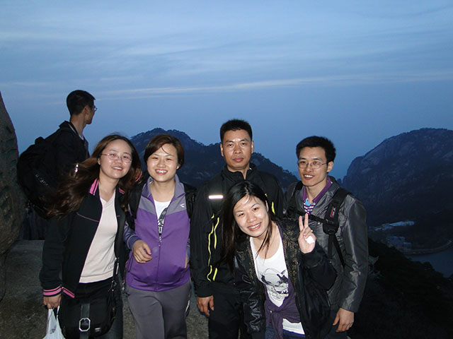 2011。04。30黃山之旅（黃山之上，夜色撩人，人更美?。￢.jpg